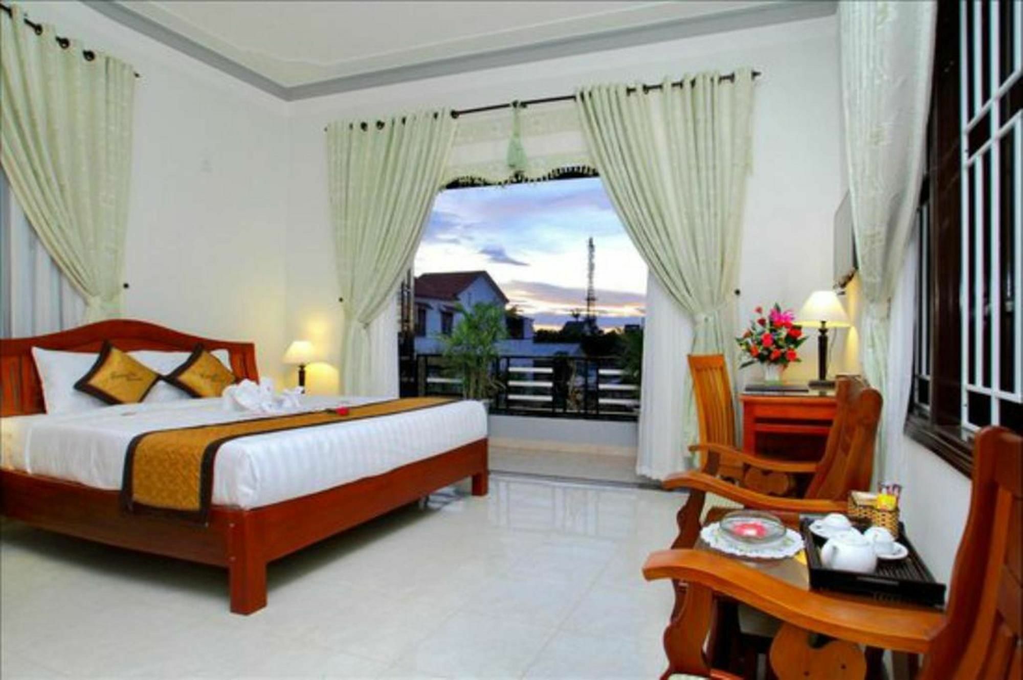 Camellia Homestay Хойан Экстерьер фото