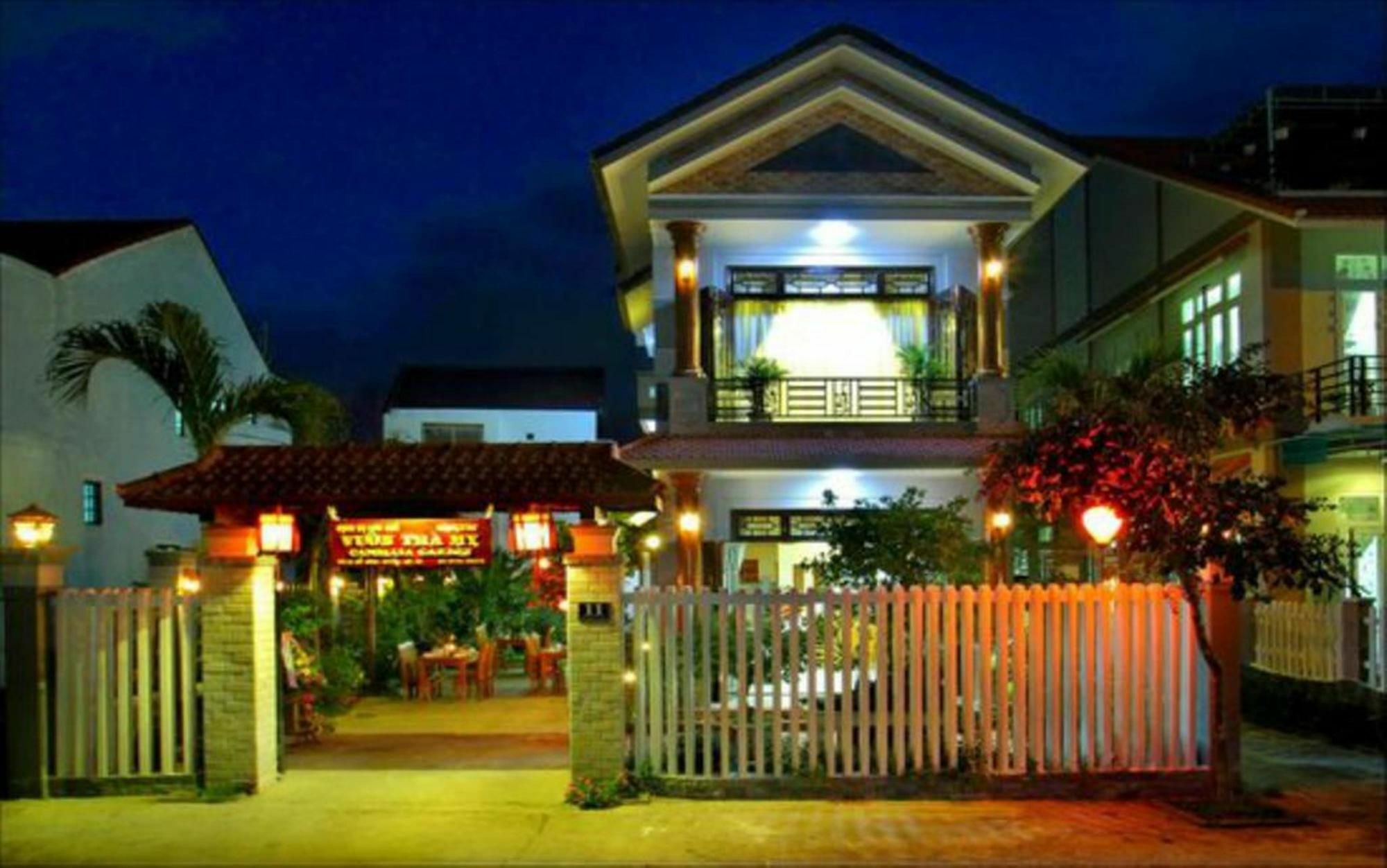 Camellia Homestay Хойан Экстерьер фото