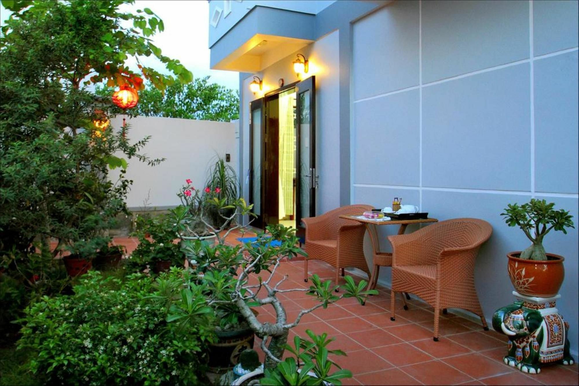 Camellia Homestay Хойан Экстерьер фото